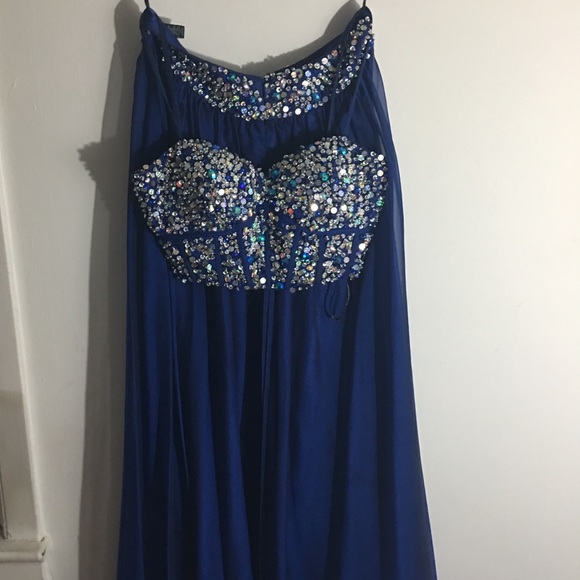 Prom dress - Picture 4 of 4